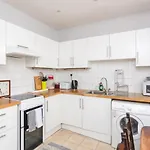 Cosy 2 Bedroom Apartment In Central London With Garden