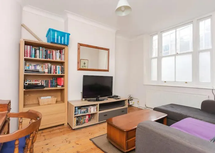 Cosy 2 Bedroom Apartment In Central London With Garden